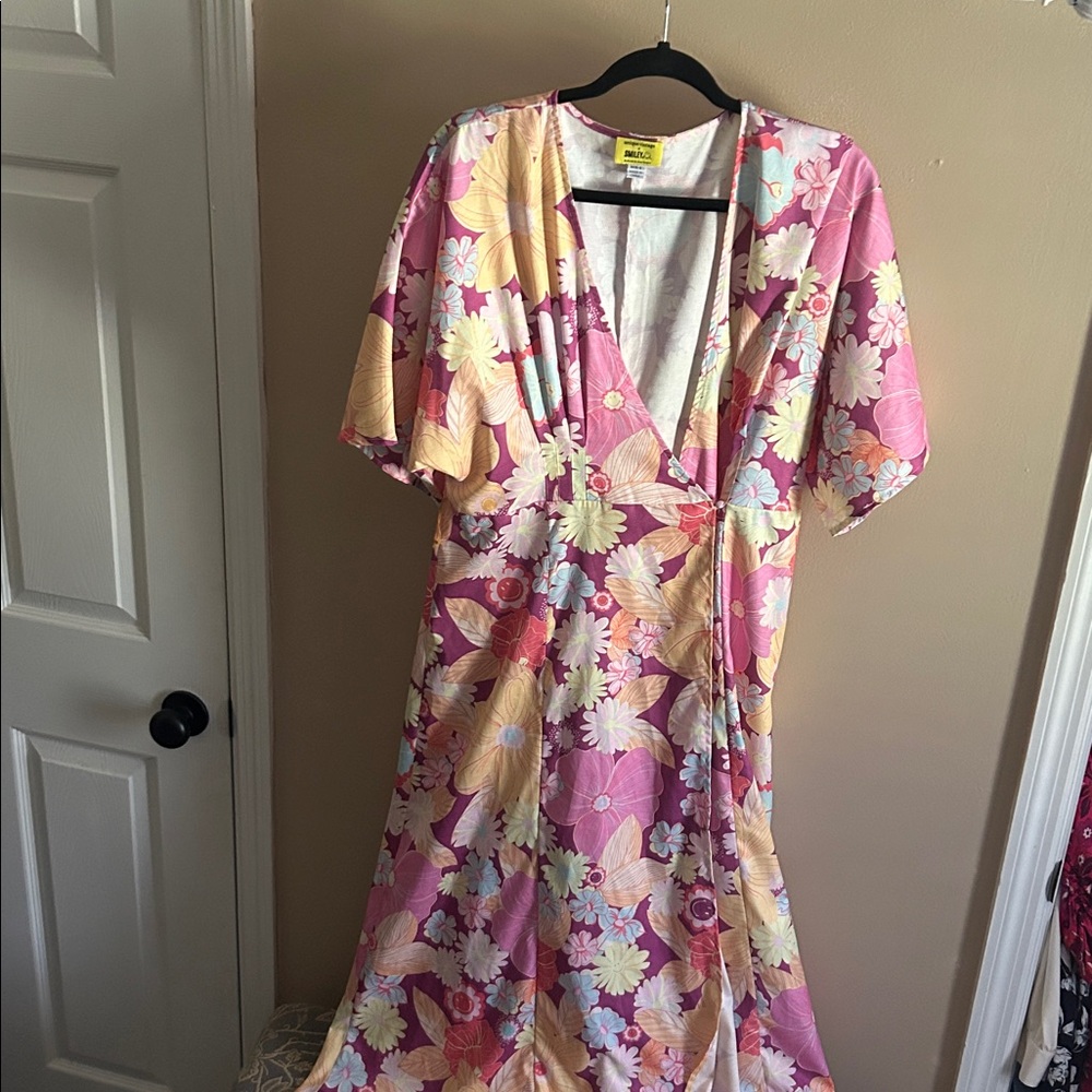 Unique Vintage Pink Floral Robe